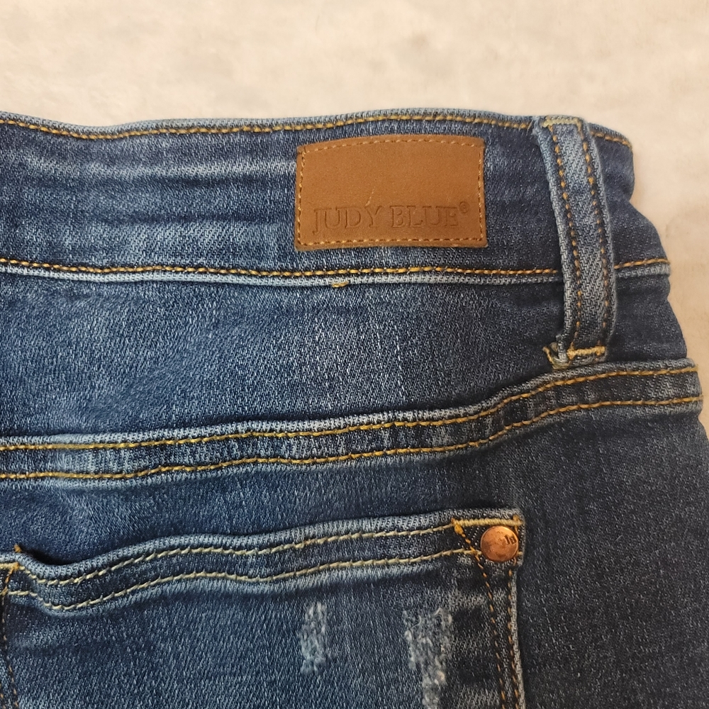 Judy Blue Women's Shorts Size 1/25 Medium Wash Denim - Picture 8 of 14